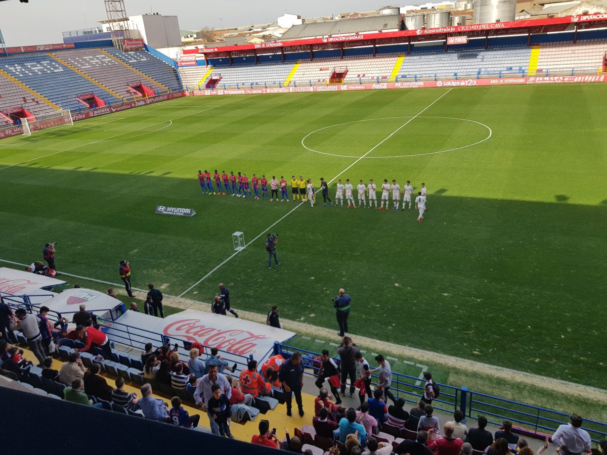 El Real Madrid vence en la fiesta futbolera al Extremadura
